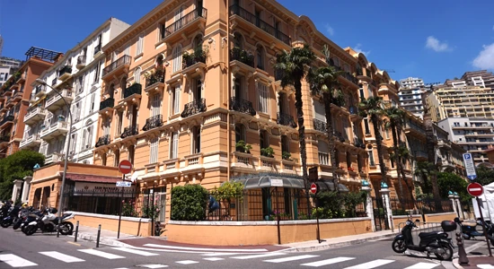 location benne gravat Monaco